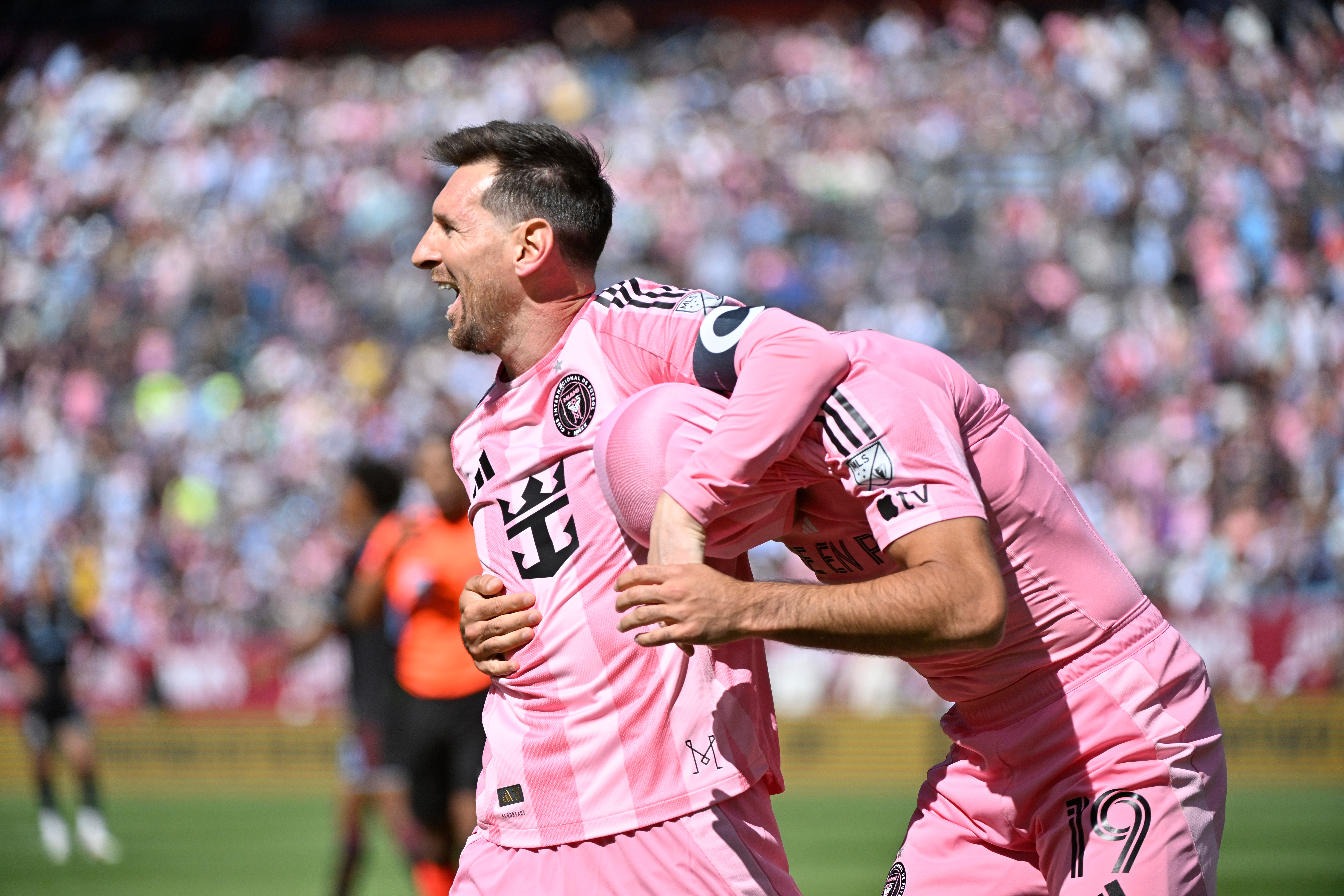 Lionel Messi scores 2 goals, Inter Miami beats Rapids 3-2, extends unbeaten streak to 7 games