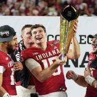 Raiders select quarterback Fernando Mendoza with the first pick in the NFL draft