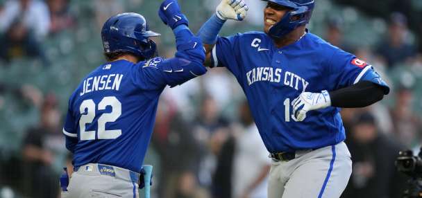 Salvador Perez back in Royals lineup after first day off of the season