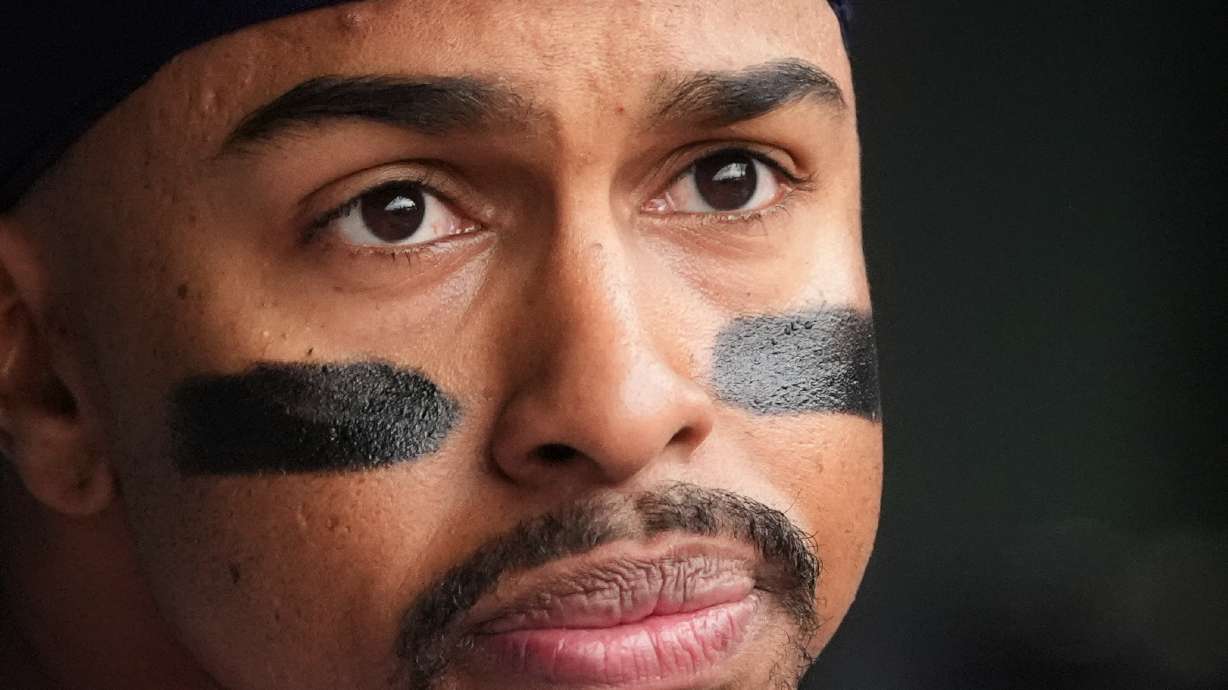 New York Mets' Francisco Lindor looks to the field during the ninth inning of a baseball game against the Chicago Cubs in Chicago, Sunday, April 19, 2026.