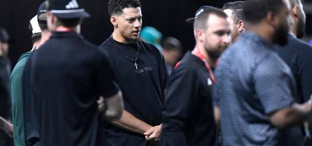 Mahomes attends the start of the Chiefs' offseason program as he rehabs torn knee ligaments