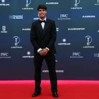 Injured Alcaraz waits on wrist tests as the French Open clock ticks