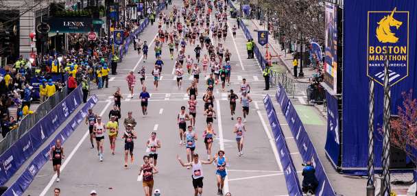 Former first daughter Chelsea Clinton completes Boston Marathon, Bill and Hillary meet her at finish