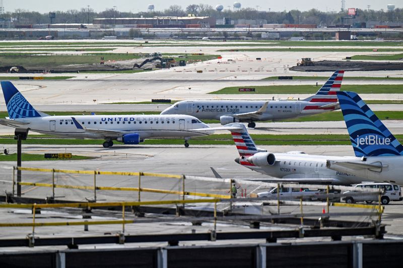 Sens. Mike Lee, Elizabeth Warren team up to rip potential American-United merger