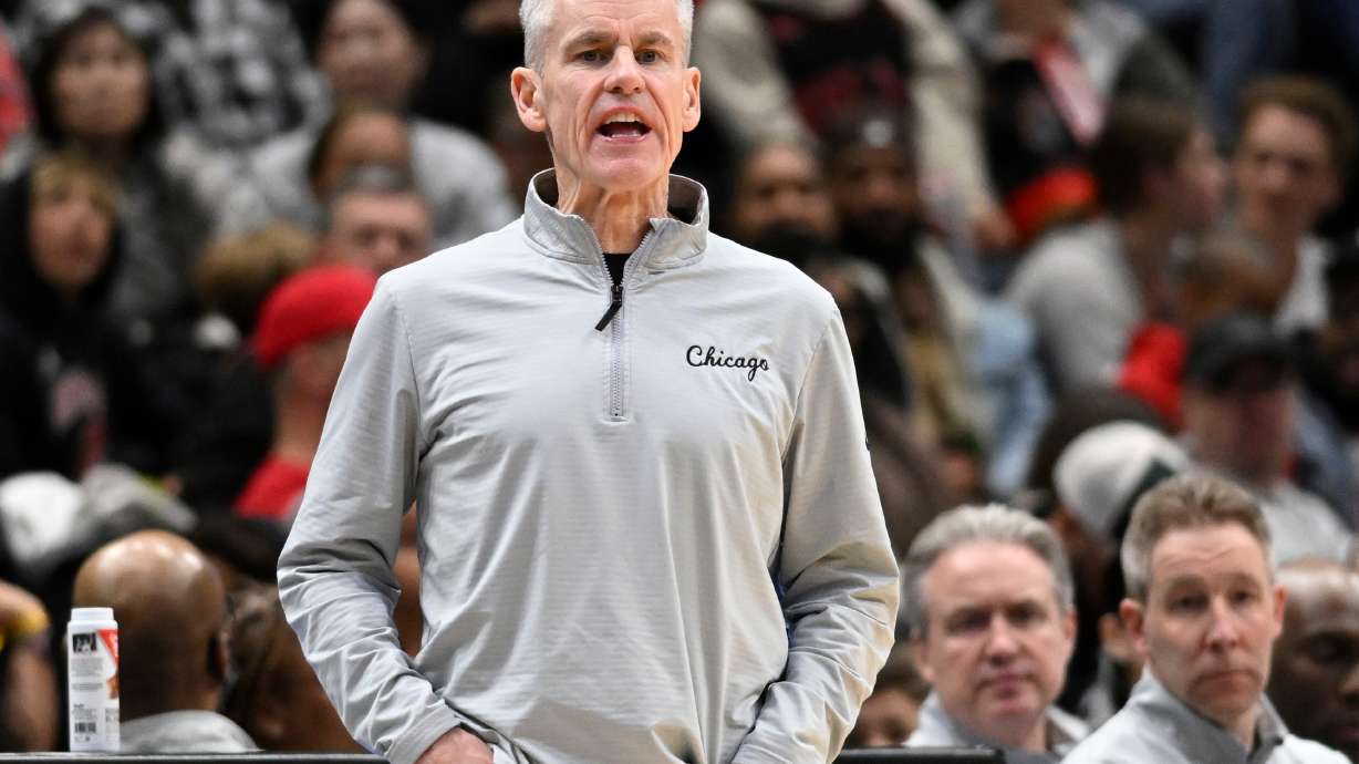 Chicago Bulls head coach Billy Donovan shouts instructions during the second half of an NBA basketball game against the Washington Wizards, Tuesday, April 7, 2026, in Washington.