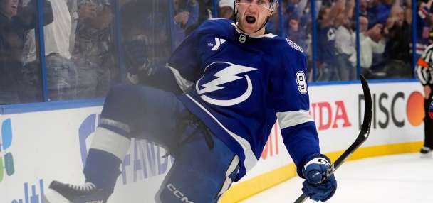 Moser scores in OT as Lightning beat Canadiens 3-2 in Game 2 and tie first-round series