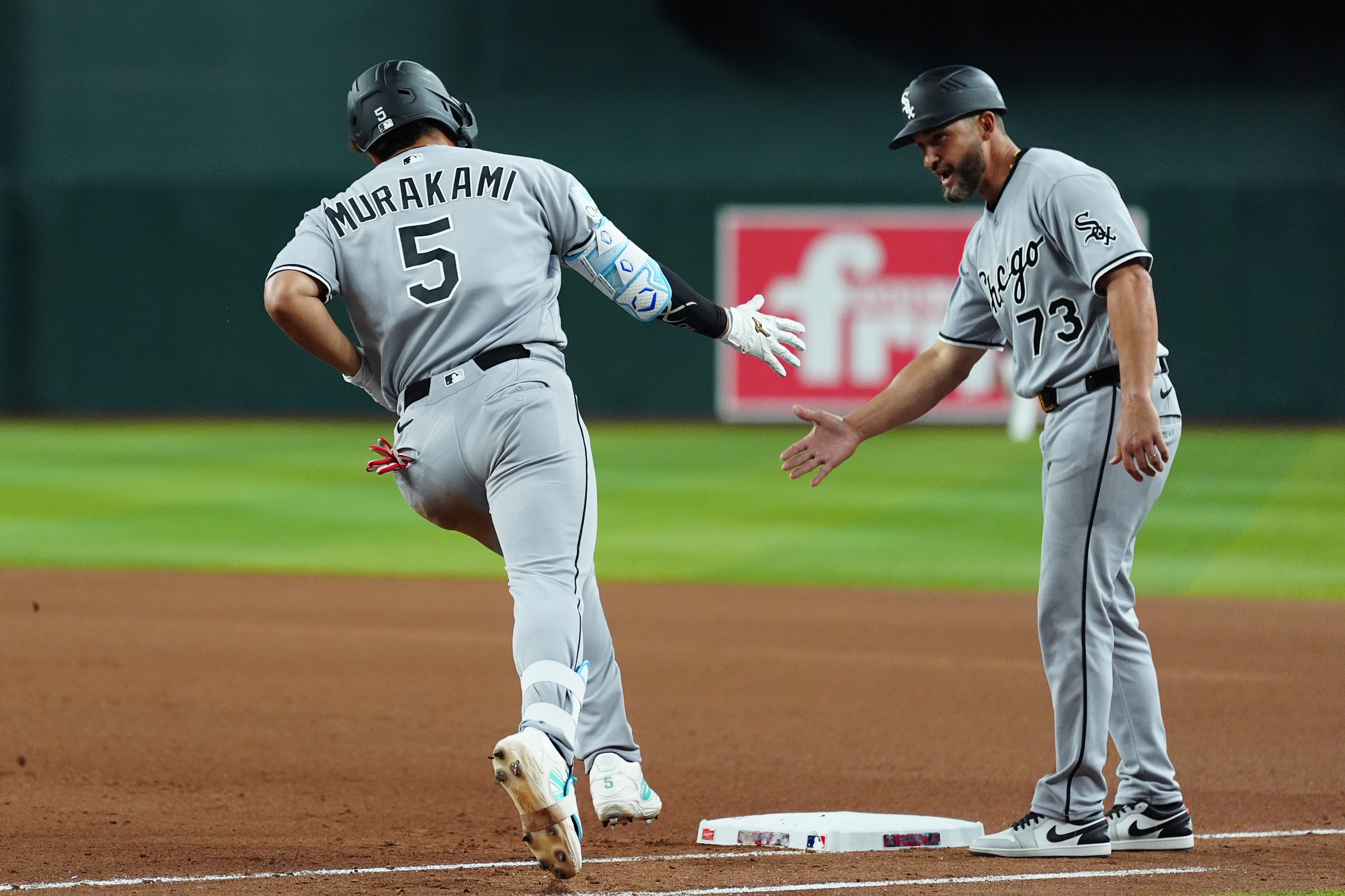 White Sox rookie Munetaka Murakami ties MLB rookie record with HR in 5th straight game