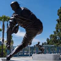 Hall of Fame pitcher Sandy Koufax wins Baseball Digest lifetime achievement award