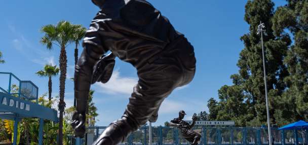 Hall of Fame pitcher Sandy Koufax wins Baseball Digest lifetime achievement award
