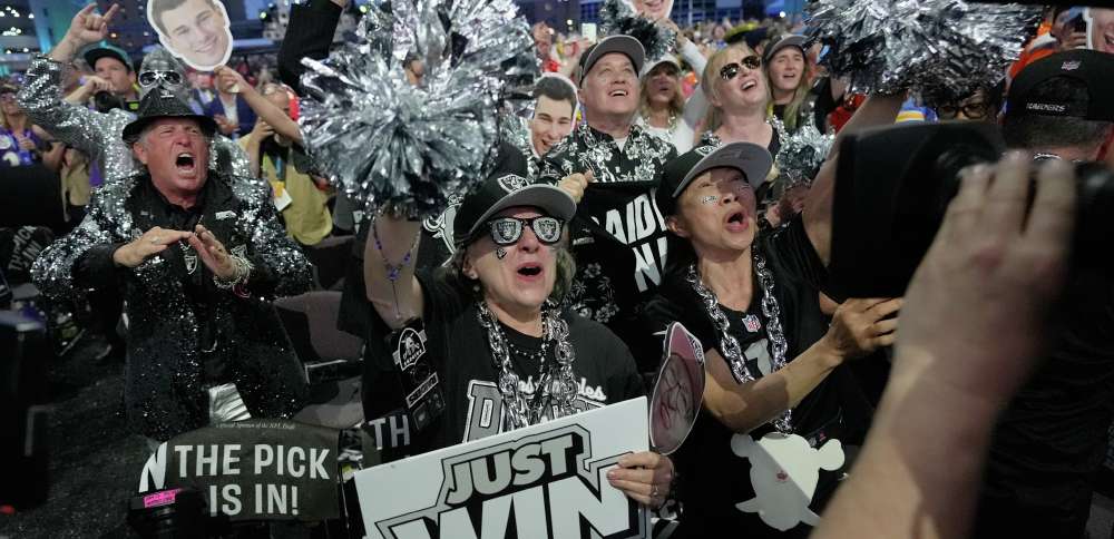 QB Fernando Mendoza, edge rusher David Bailey, running back Jeremiyah Love go 1-2-3 in the NFL draft