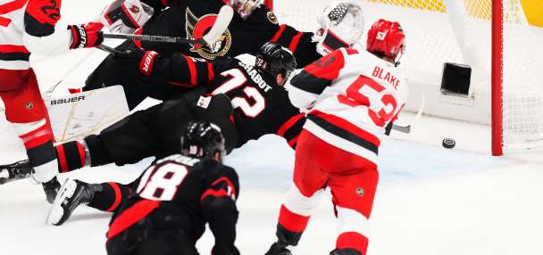 Hurricanes beat the Senators 2-1 to take a 3-0 series lead