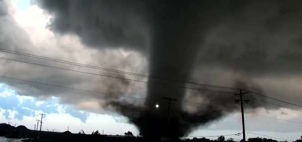 Violent tornado tears through Oklahoma town, damaging 40 homes but sparing lives