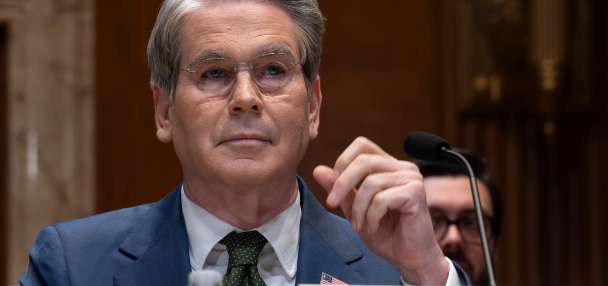 US imposes sanctions on a China-based oil refinery and 40 shippers over Iranian oil