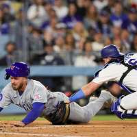 Swanson's 2-run 9th-inning blast fuels Cubs' comeback win, 10th in a row