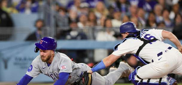 Swanson's 2-run 9th-inning blast fuels Cubs' comeback win, 10th in a row