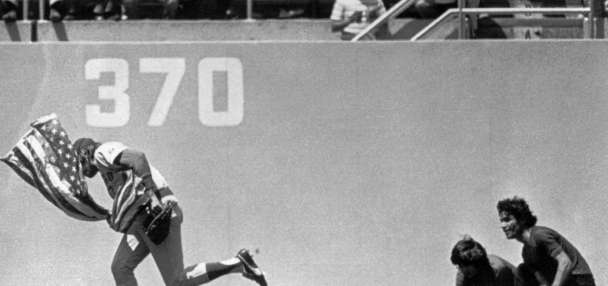 Dodgers honor Rick Monday's dramatic 1976 flag rescue on its 50th anniversary