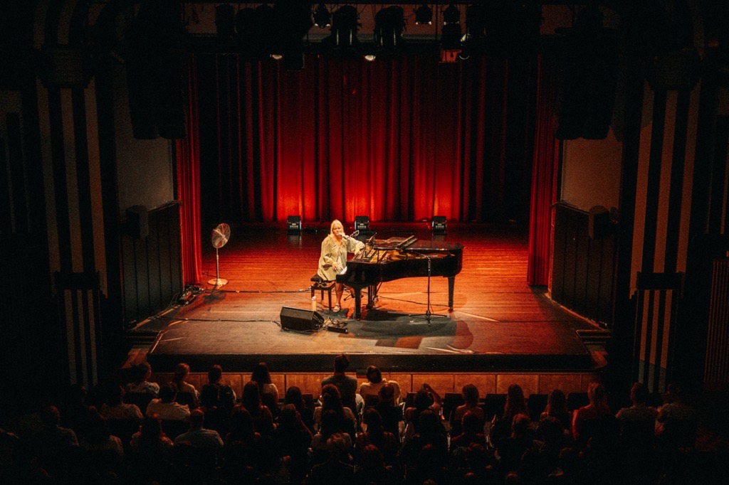 Emma Nissen is pictured sat at a piano during a performance in Seattle.