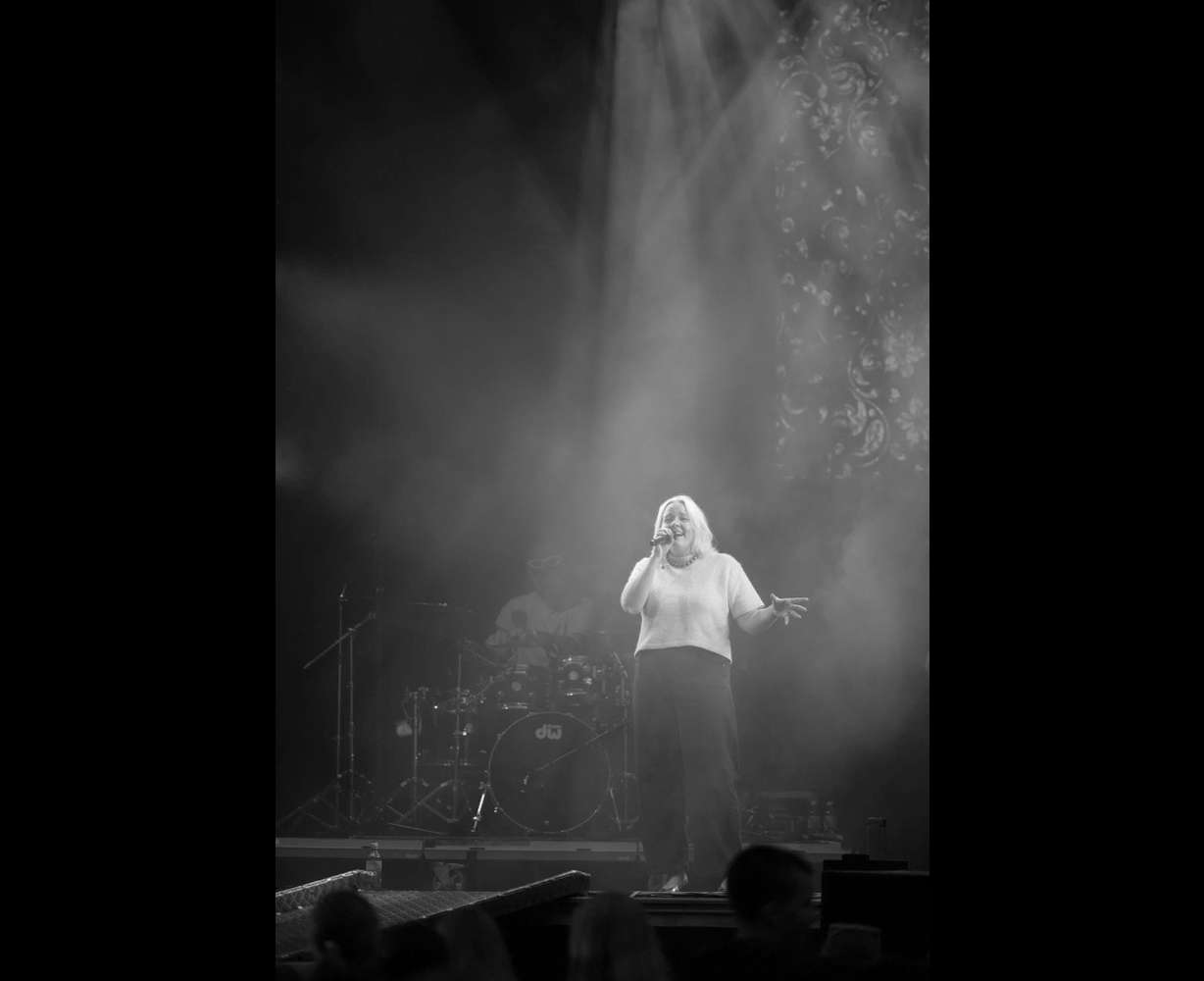 Emma Nissen performs on stage.