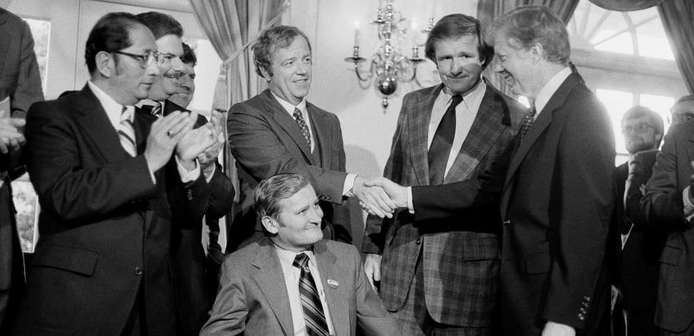 Donald Riegle, who represented Michigan in Congress under 7 presidents, dies at 88