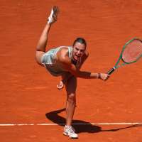 Sabalenka avoids Madrid Open virus scare and Osaka upset. Gauff and Rybakina lose