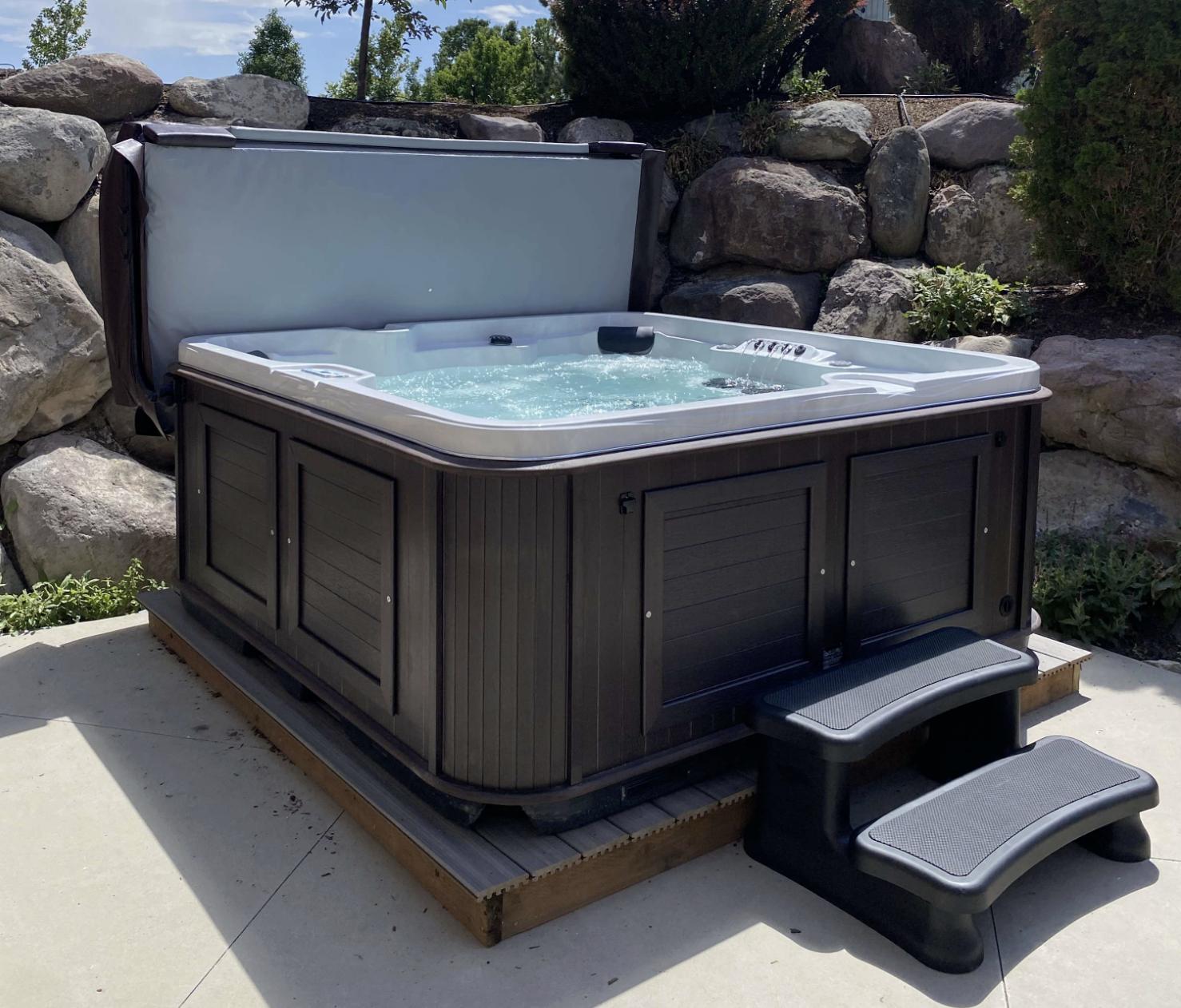 Immerse yourself in relaxation: Discover the benefits of cold and hot water therapy