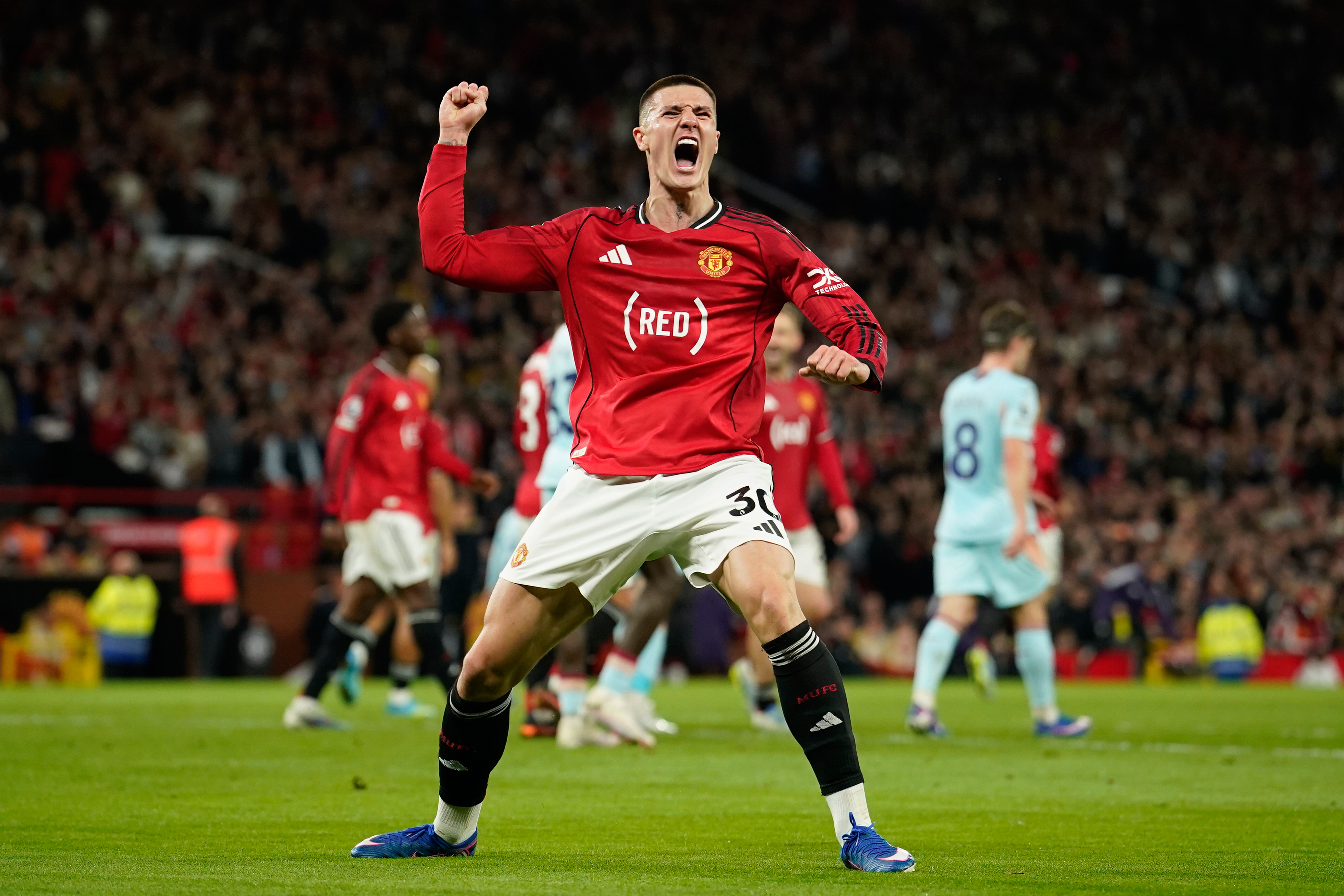 Clinical Man United beats Brentford to move clear in third place