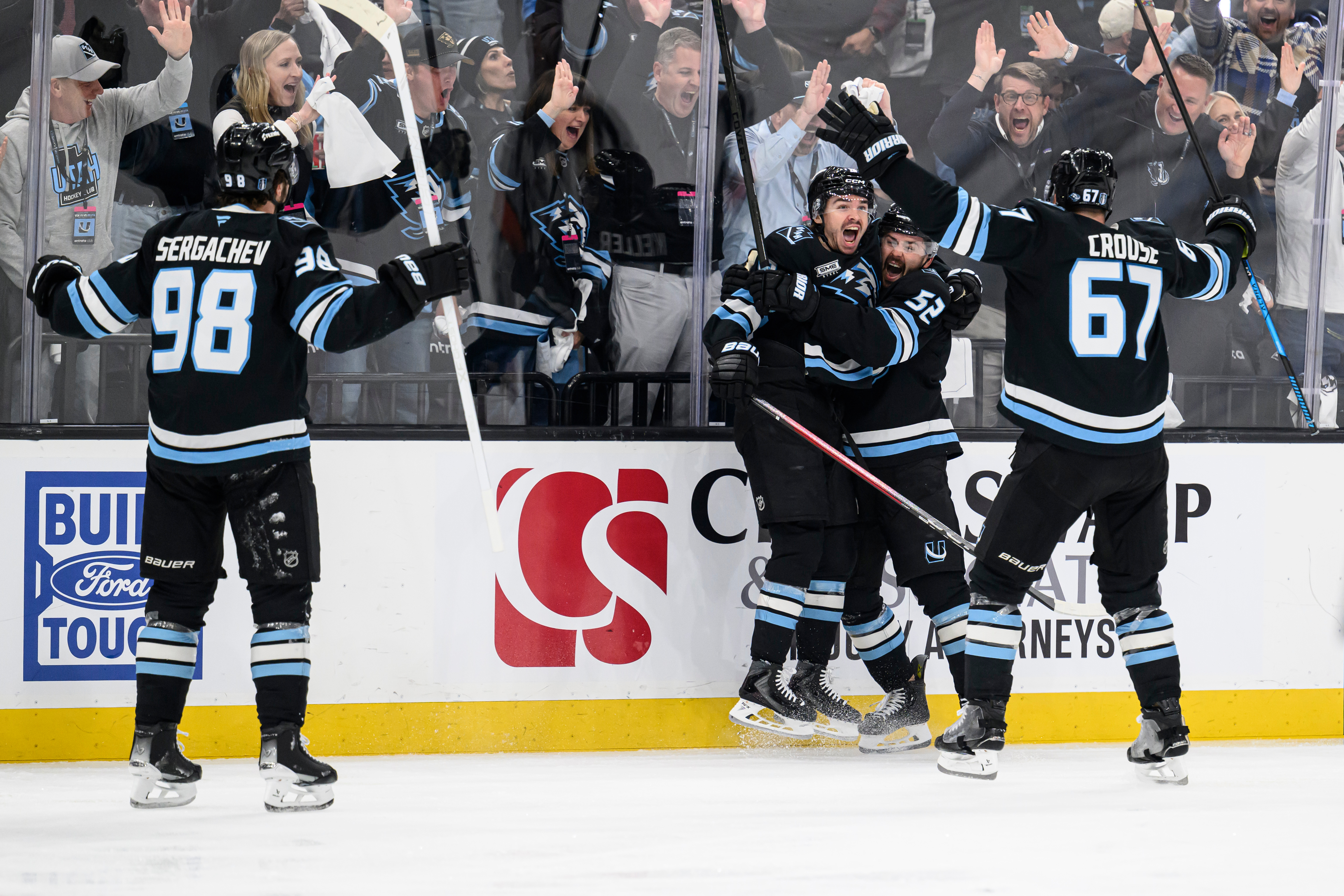 Theodore's overtime goal lifts Golden Knights to 5-4 win over Mammoth; series tied at 2-all