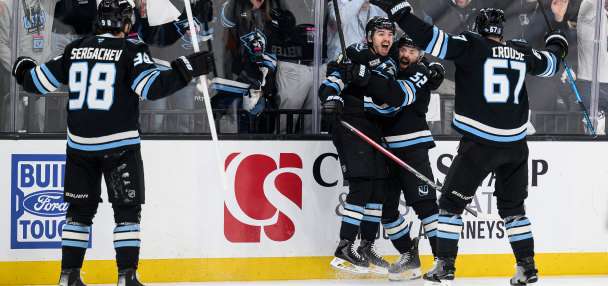 Theodore's overtime goal lifts Golden Knights to 5-4 win over Mammoth; series tied at 2-all