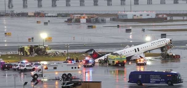 2 air traffic controllers left work early the night of crash at LaGuardia, source says