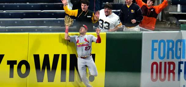 Nathan Church steals another homer, this time giving the Cardinals a win over the Pirates