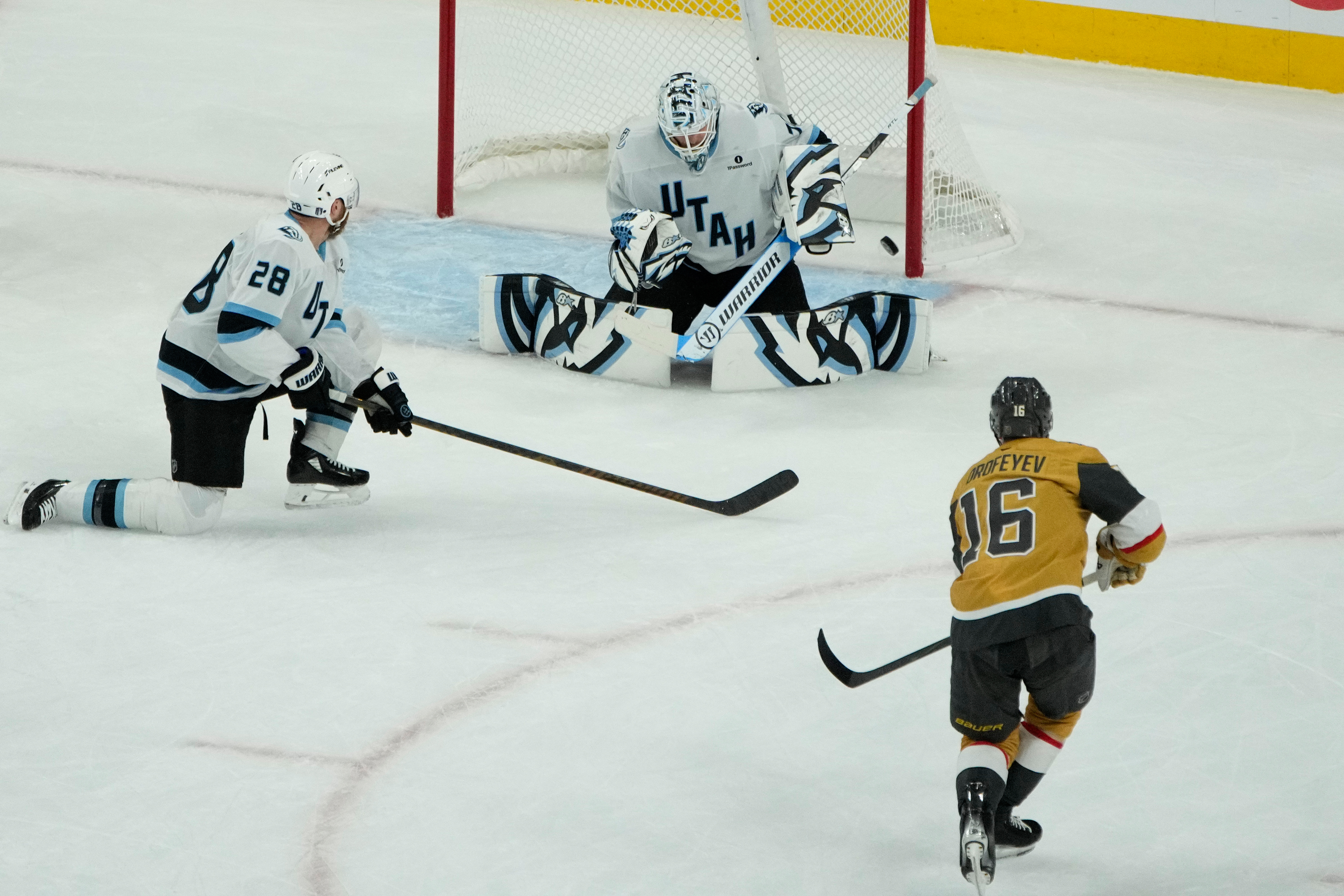 Dorofeyev's last-minute goal for Golden Knights sends Game 5 versus Mammoth into overtime tied at 4