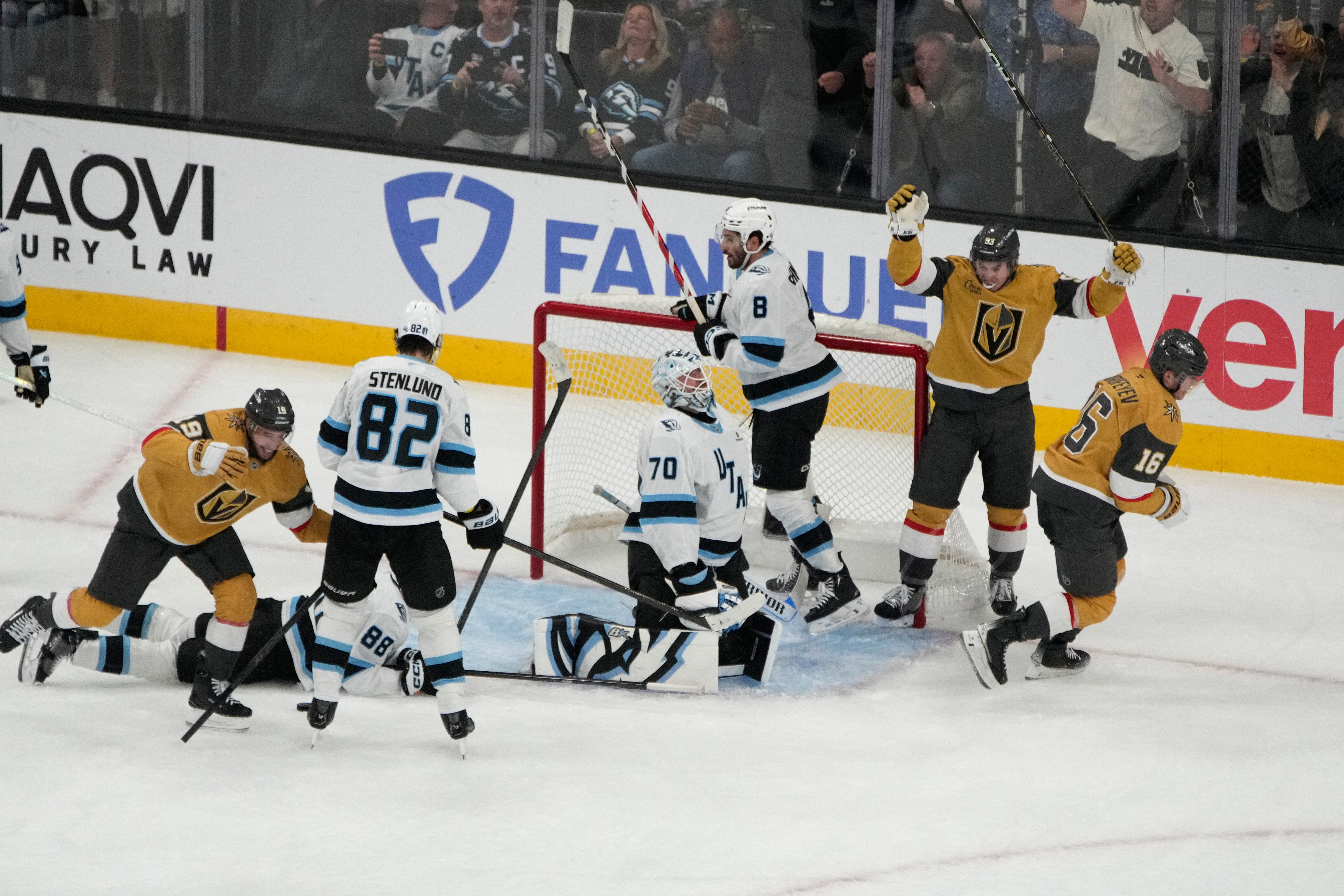 Dorofeyev's hat trick, Howden's 2OT winner powers Vegas to 5-4 win