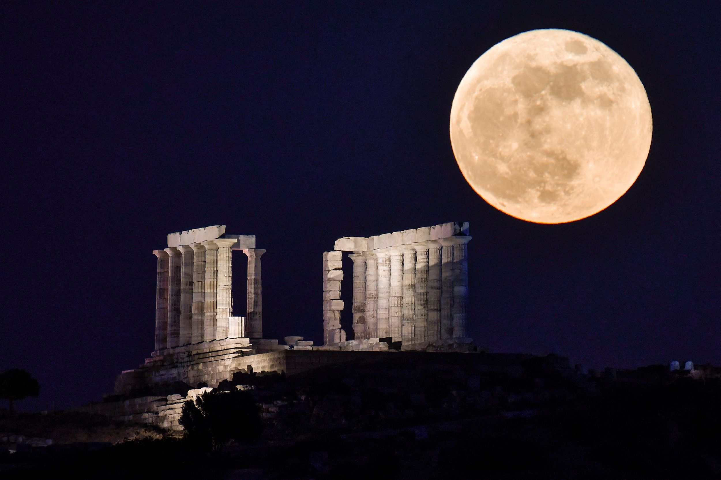 Top World story anchor