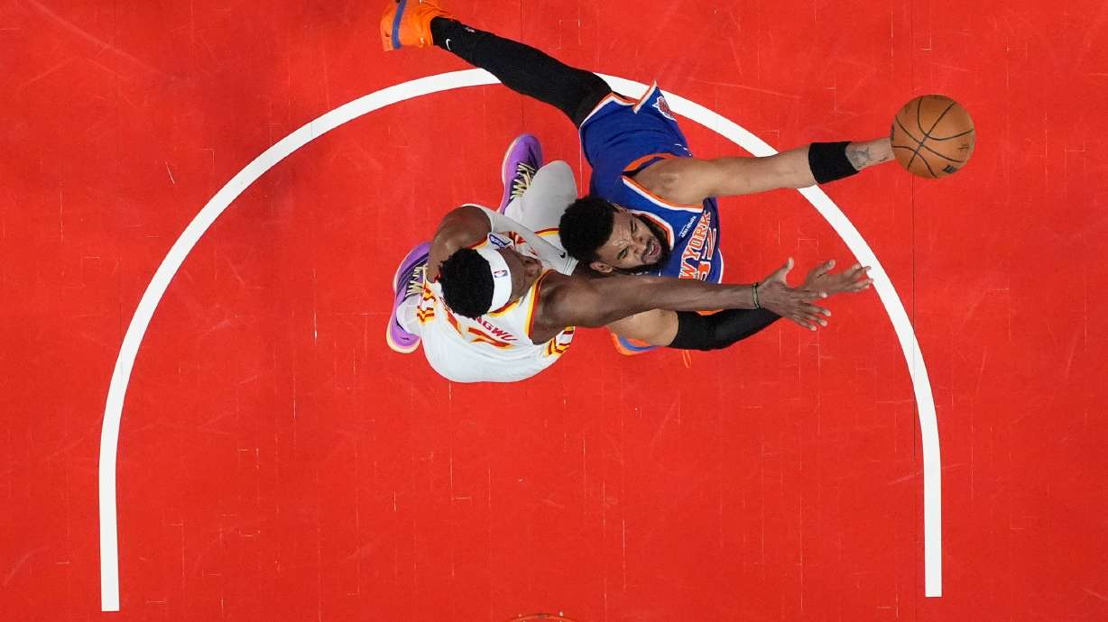 New York Knicks center Karl-Anthony Towns (32) shoots during Game 6 in a first-round NBA basketball playoffs series against the Atlanta Hawks Thursday, April 30, 2026, in Atlanta.