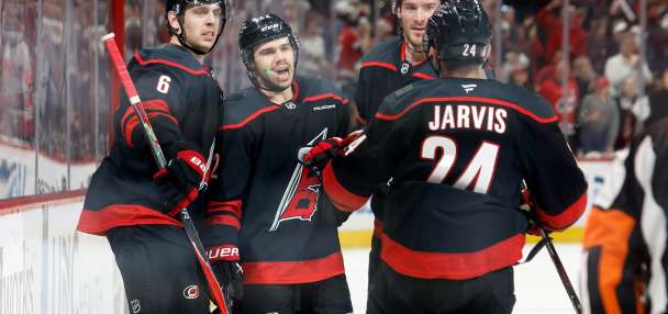 Stankoven, Andersen lead Hurricanes past Flyers 3-0 in Game 1 of 2nd-round series