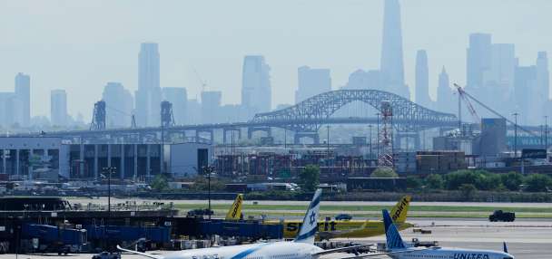United passenger accused of attacking attendant, trying to access cockpit as plane landed