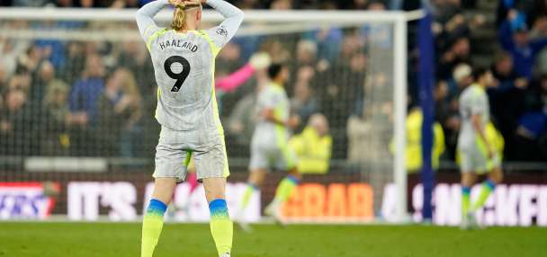 Man City's last-gasp draw at Everton hands Premier League momentum to Arsenal