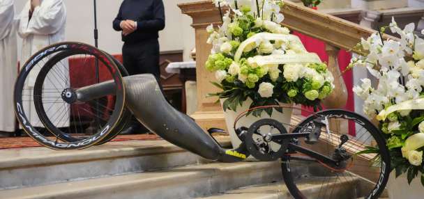 Thousands at funeral for Italian auto champ and Paralympic gold medalist Alex Zanardi