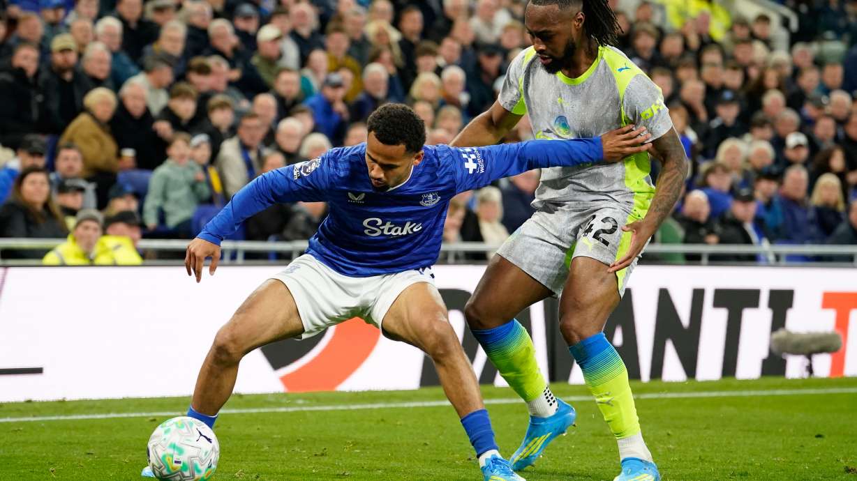 Everton's Iliman Ndiaye, left, and Manchester City's Antoine Semenyo fight for the ball during the Premier League soccer match between Manchester City and Everton in Liverpool, England, Monday, May 4, 2026.