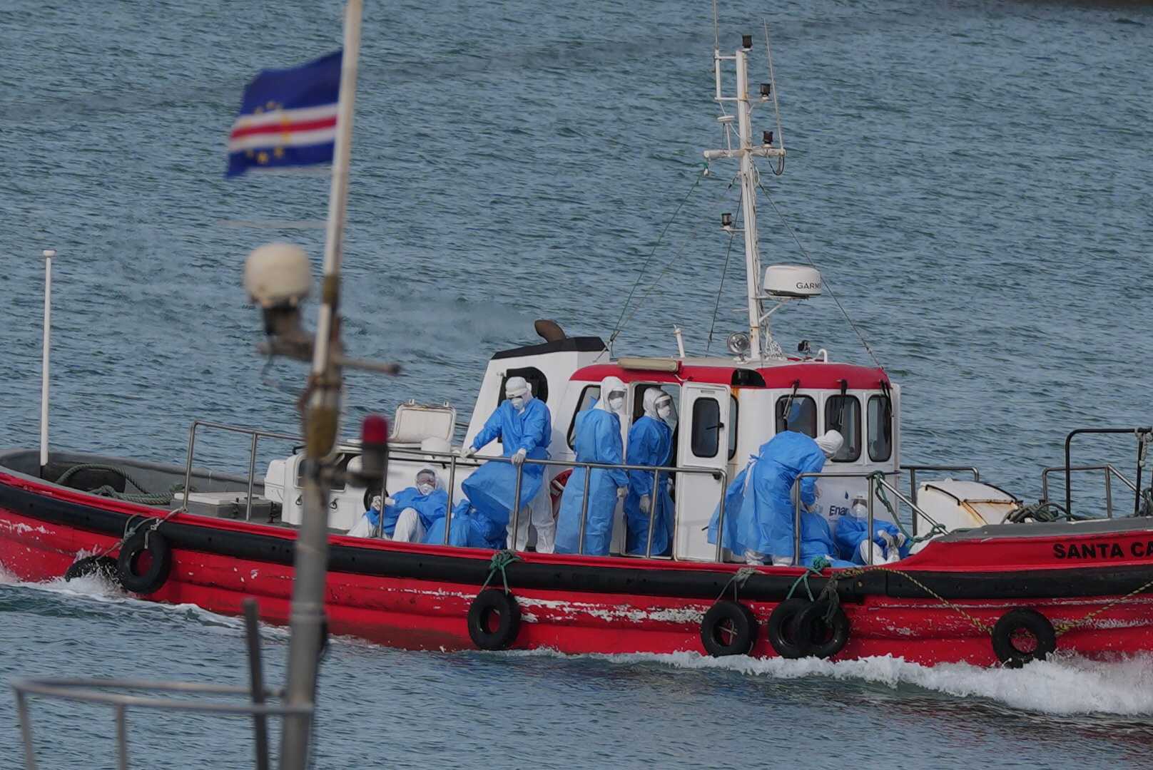 Cruise ship with hantavirus outbreak heads to Canary Islands after 3 are evacuated