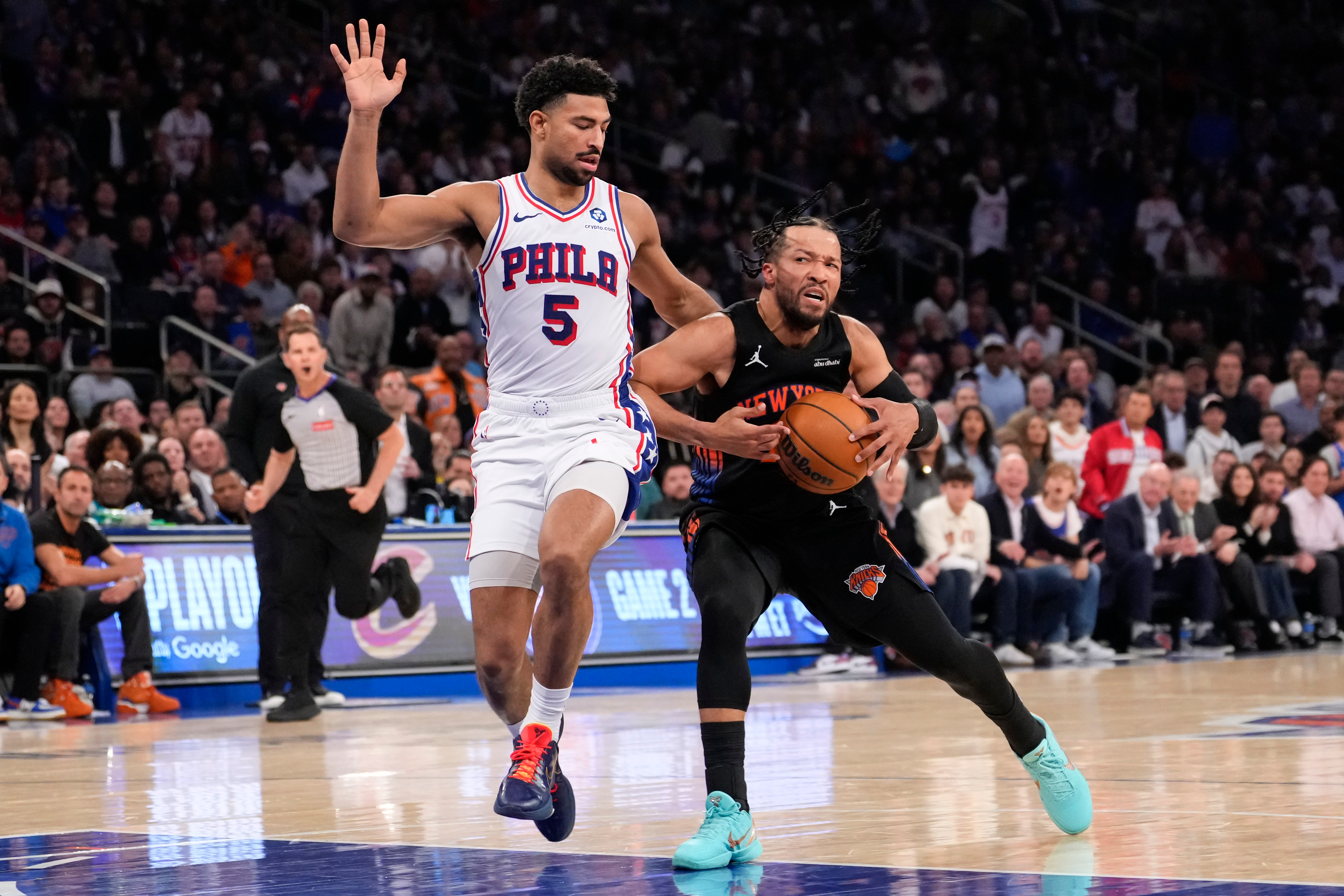 Jalen Brunson helps the Knicks take a 2-0 lead over the 76ers with a 108-102 victory