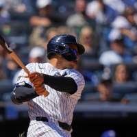 Grisham leads Yankees over Rangers 9-2 for 16th win in 19 games but Domínguez hurt hitting wall
