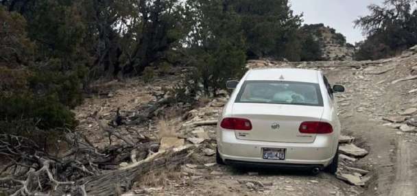 Man falls, dies while searching for missing woman in Carbon County