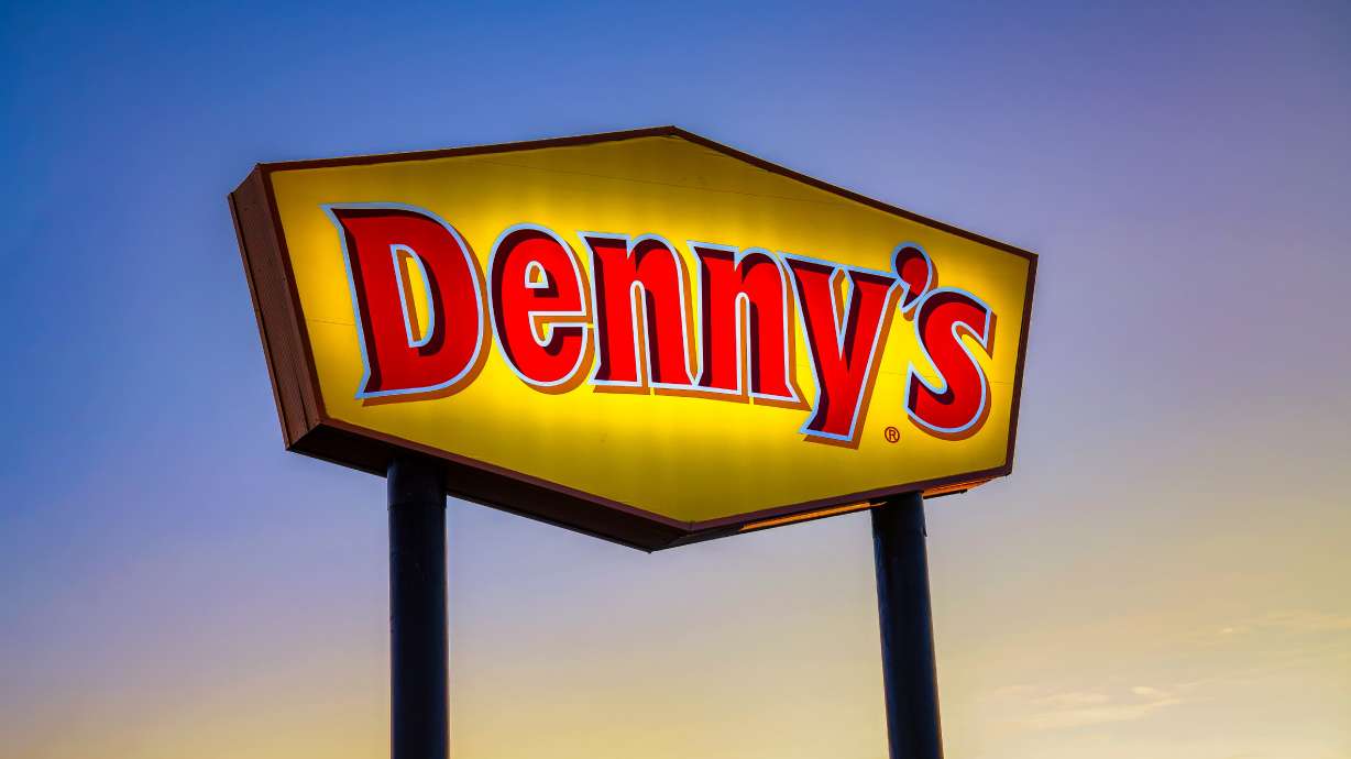 Restaurants across the country, including Denny's, are offering great deals for those looking to treat their mothers this Mother's Day weekend.