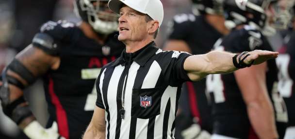 NFL and referees agree on a 7-year collective bargaining agreement, avoiding potential work stoppage