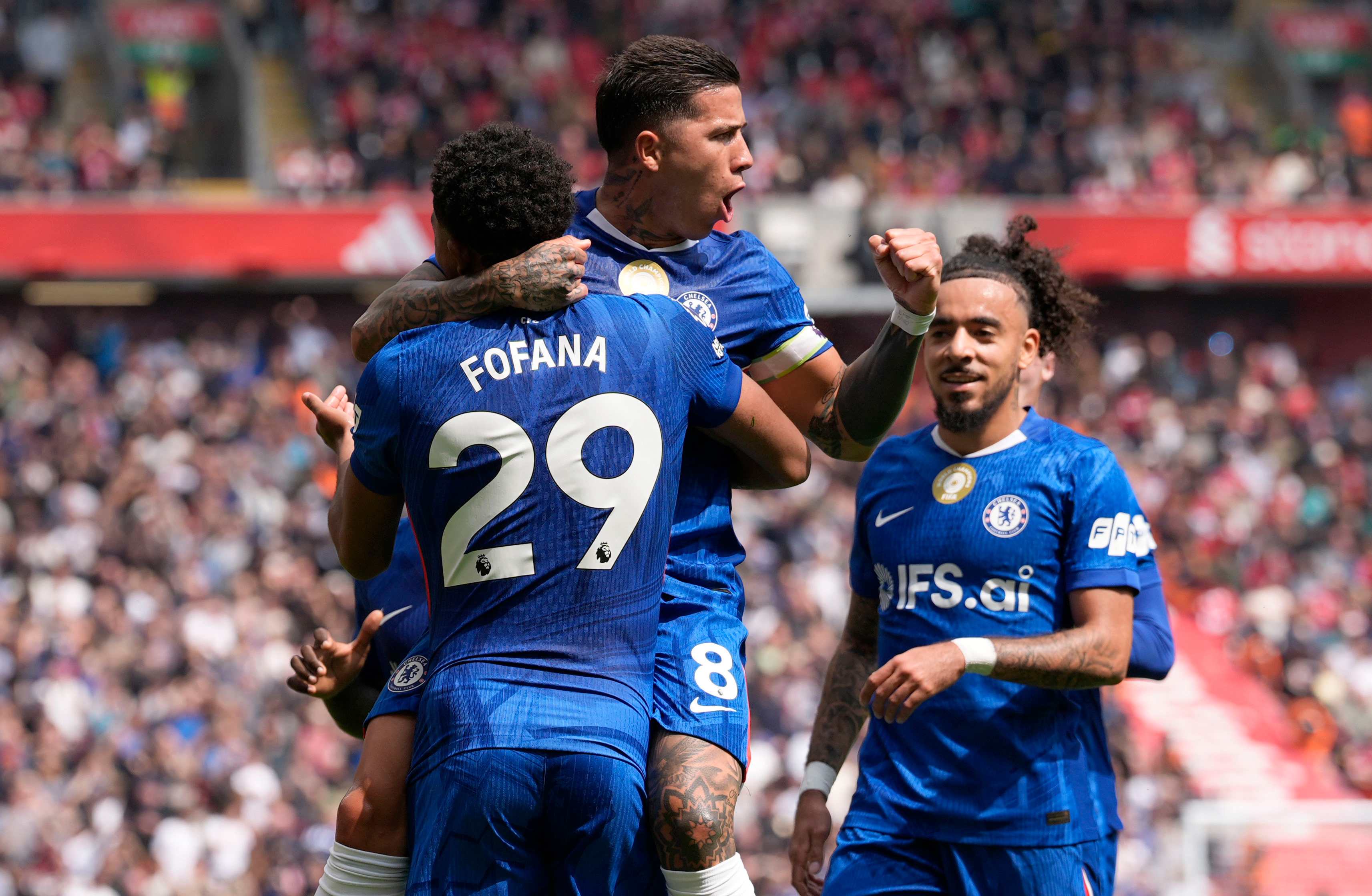 Boos at Liverpool as defending Premier League champ drops more points