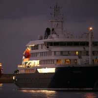 Passengers evacuated from hantavirus-stricken cruise ship begin flying home