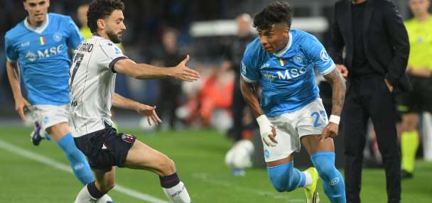 Acrobatic late goal gives Bologna surprise win at Napoli