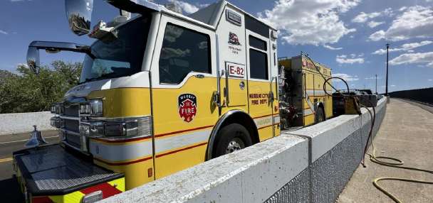 Crews battle fast-moving Murray fire while conserving water
