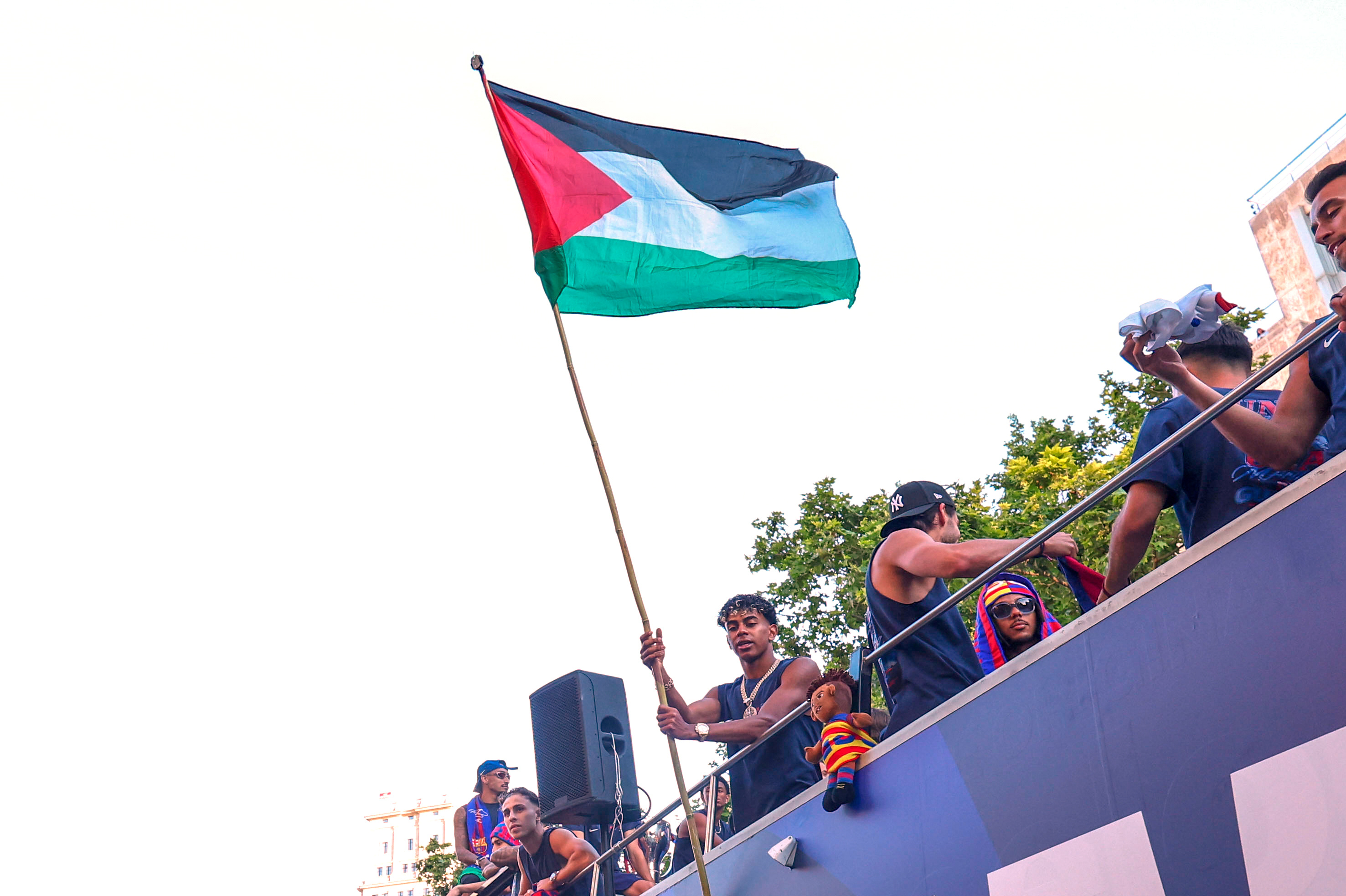 Barcelona star Lamine Yamal waves Palestinian flag during title parade